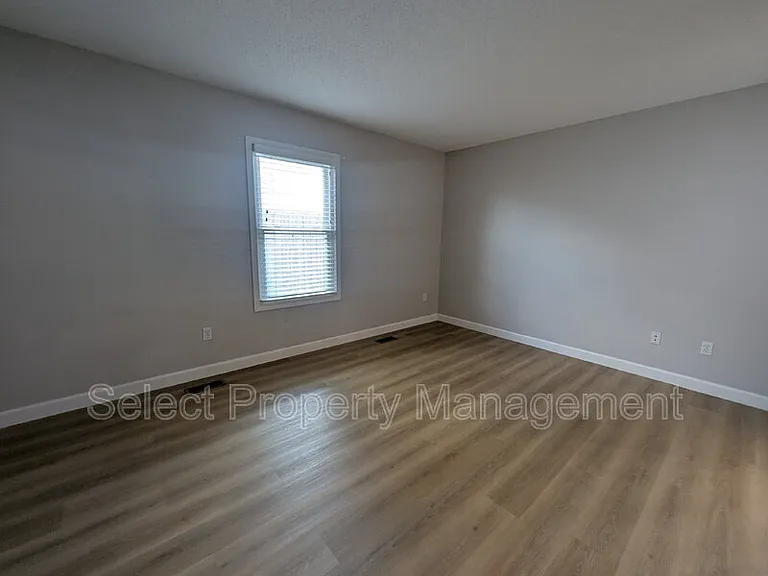 7921 Edinburgh Pl — Photo 17