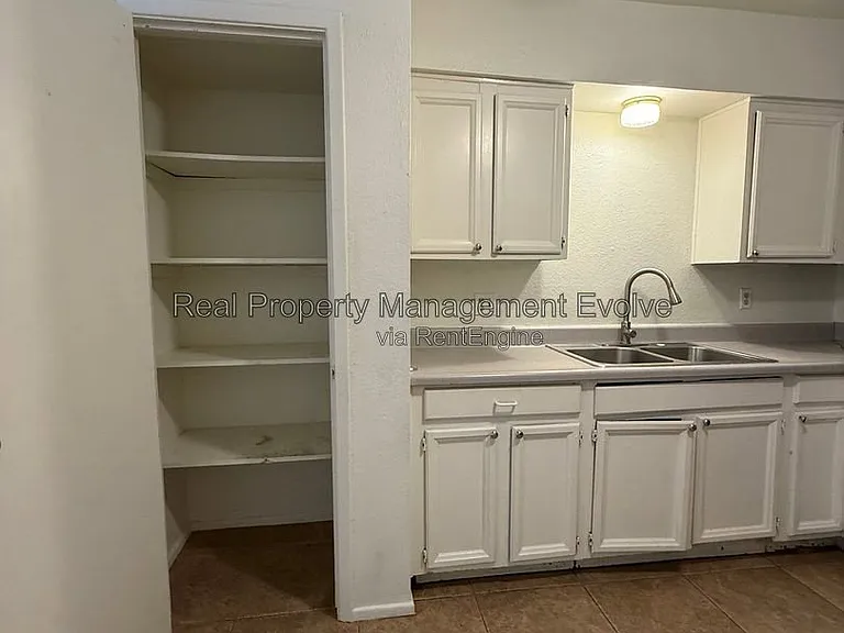1905 N Center St #1 — Photo 8