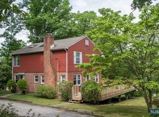 12 Elizabeth Rd, Hewitt, NJ 07421