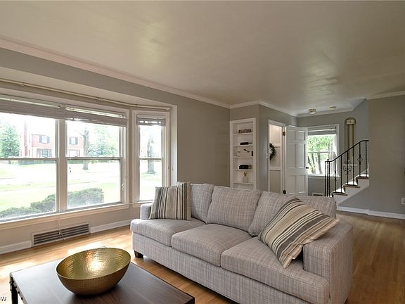 4th image of 2320 Miramar Blvd