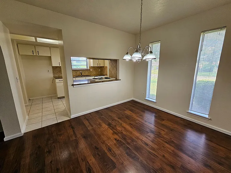 1302 Berkeley Dr — Photo 10
