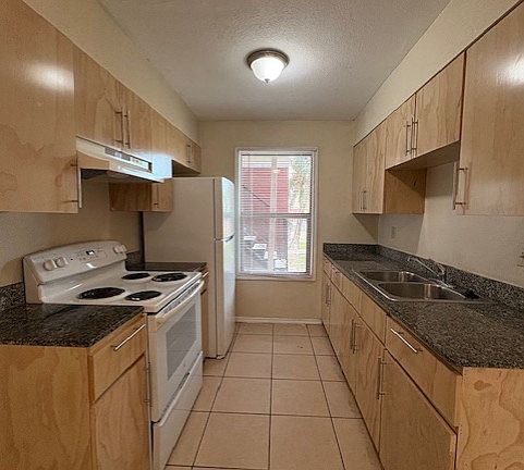 4th image of 1608 Sam Houston Dr #F8a66c9c5