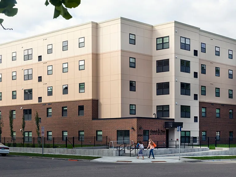 Grand and Finn Apartments — Photo 21