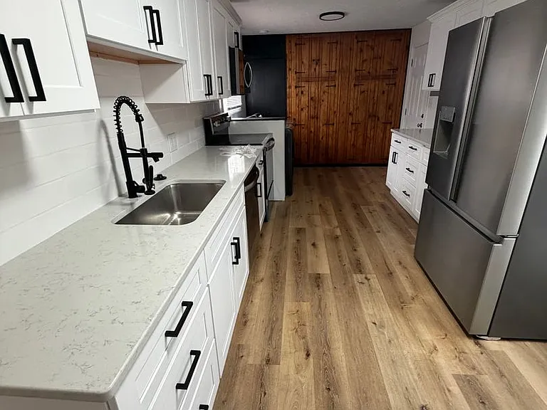 405 E Cowing Dr — Photo 7