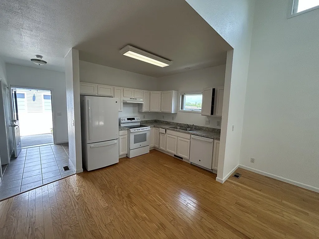 3 bed, 1800 sqft, $3,100 — Photo 3