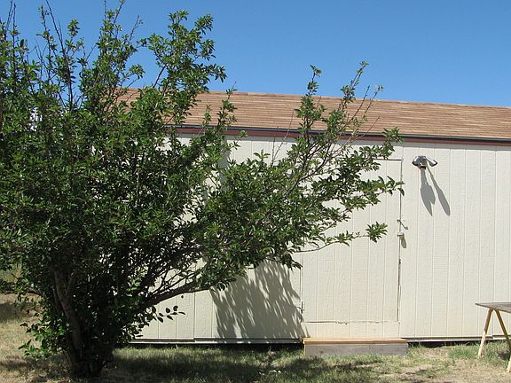 12 X 20 SHED WITH BENCH AND 220V