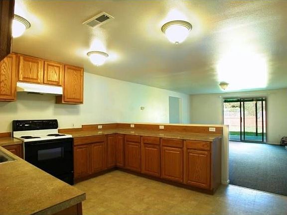 Back view of he kitchen