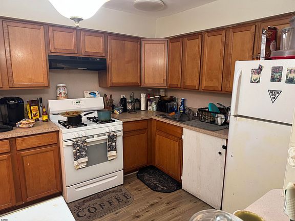 4th image of 4 Oyster Bay Rd APT C