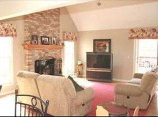 37W980 Oak Dr, Saint Charles, IL 60175