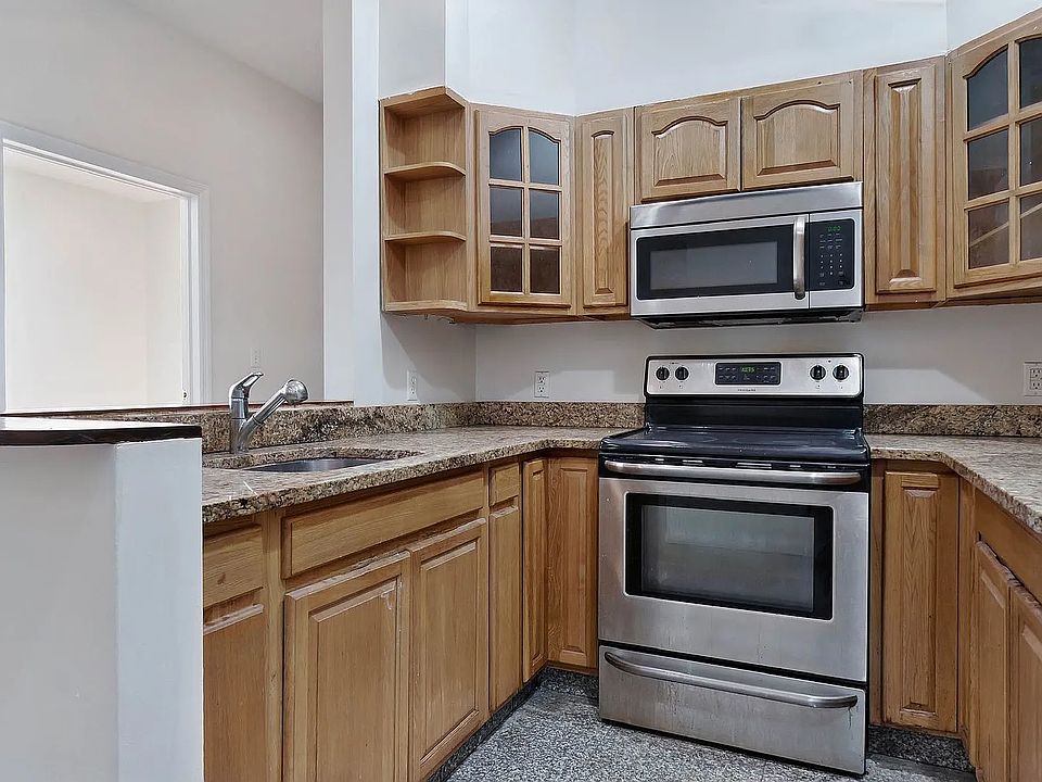 1st image of 65 W 68th St APT 7