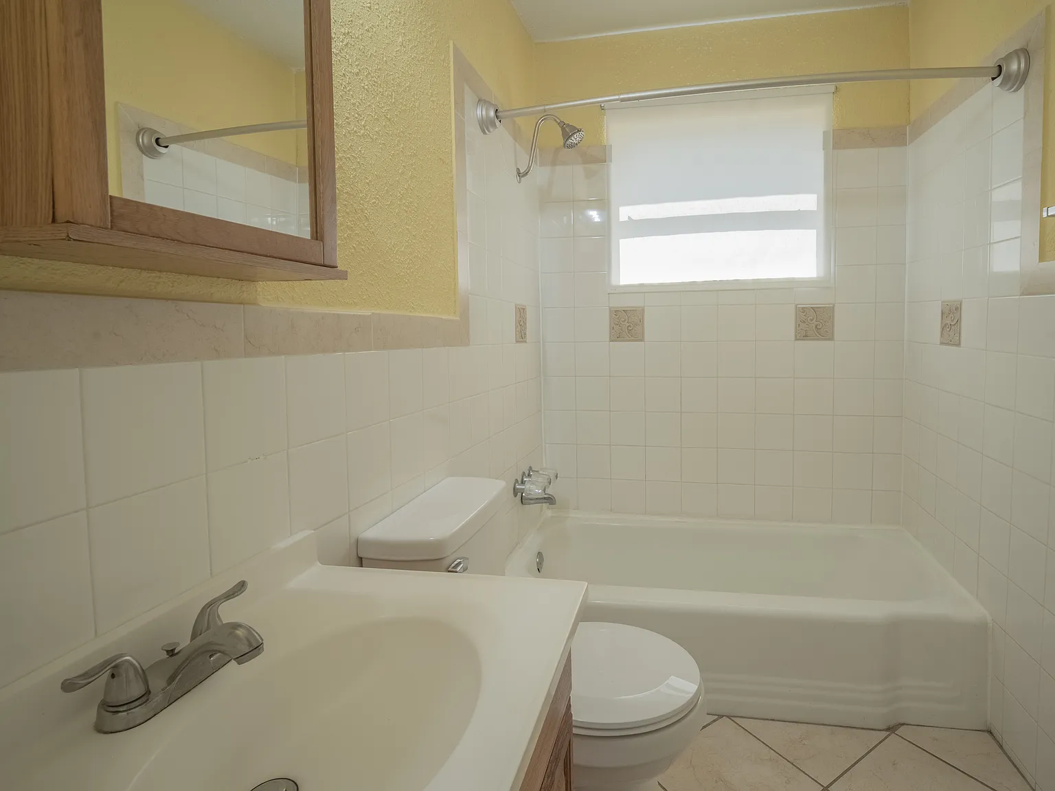 2 bed, 929 sqft, $1,200 — Photo 3