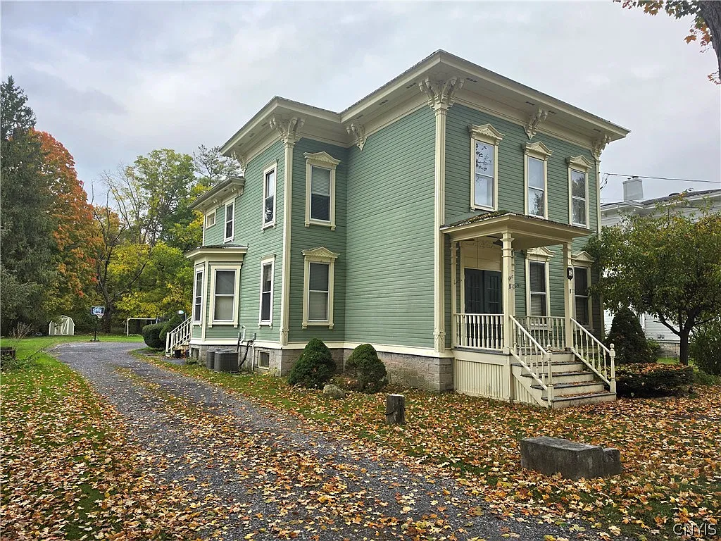 2 bed, 1.0 bath, 3128 sqft, $1,400 — Photo 2