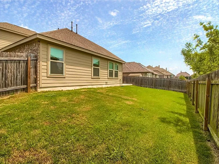 2813 Waterson St — Photo 29
