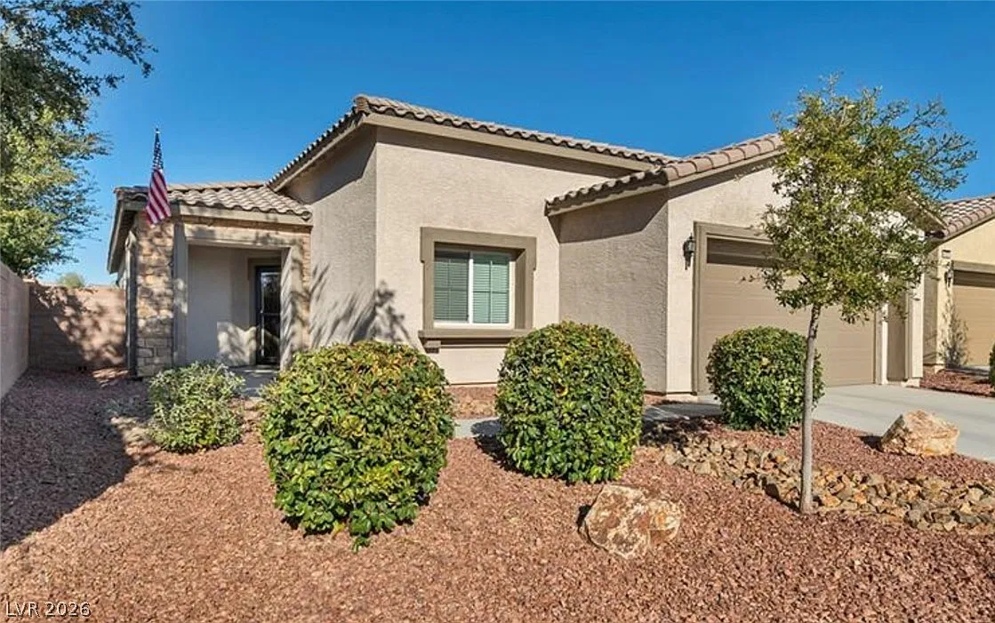 3 bed, 2.0 bath, 1775 sqft, $1,850 — Photo 1