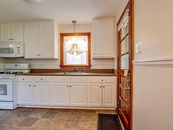 5th image of 1804 Parlow Dr