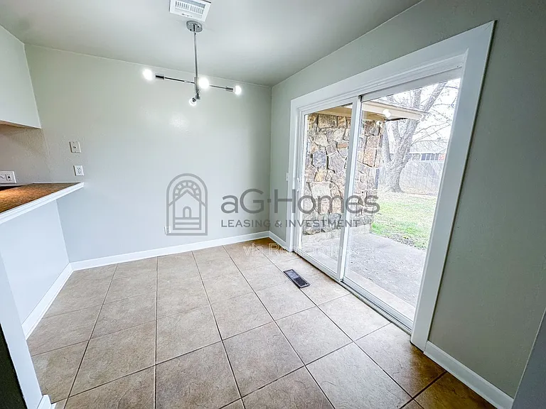 730 Arlington Dr — Photo 13