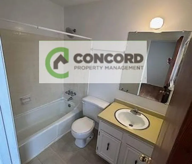 606 Fairmont St #B — Photo 8