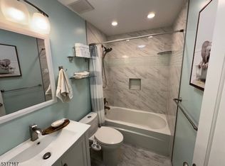 318 Sparrow Ct UNIT 318, Three Bridges, NJ 08887