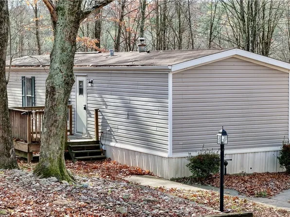 983 Wainwright Rd SE, New Philadelphia, OH 44663