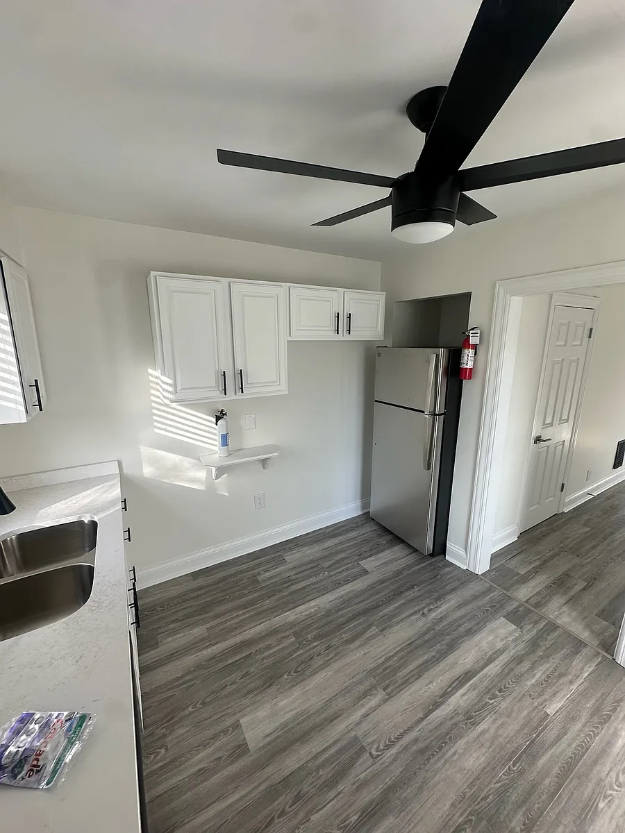Building Photo - 3401 Brotherton Rd #2