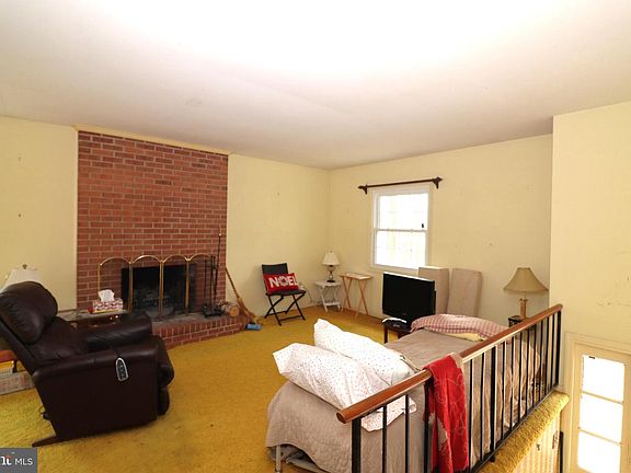 5th image of 9305 Lees Ridge Rd