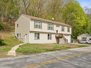 24 Fort Shantok Rd, Uncasville, CT 06382