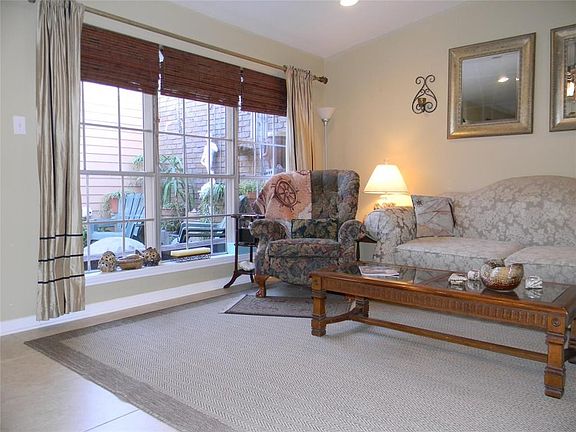 5th image of 7021 Weiss Dr