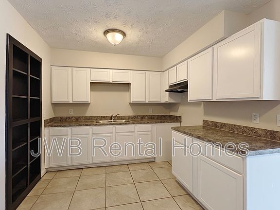 3rd image of 4903 Foxboro Rd