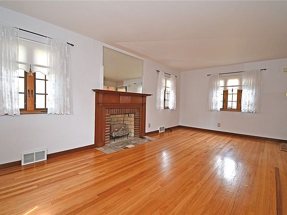3rd image of 506 Fisher St