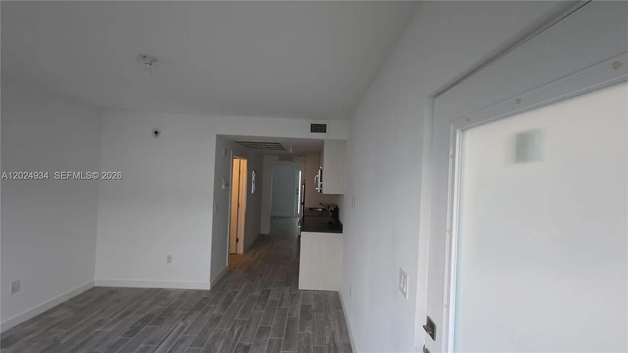 1 bed, 1.0 bath, 422 sqft, $1,850 — Photo 3
