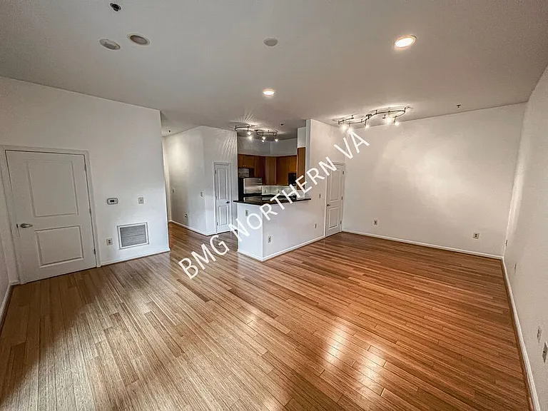 309 Holland Ln #105 — Photo 6