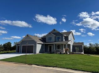 S54W25403 Pebble Brook Ct, Waukesha, WI 53189