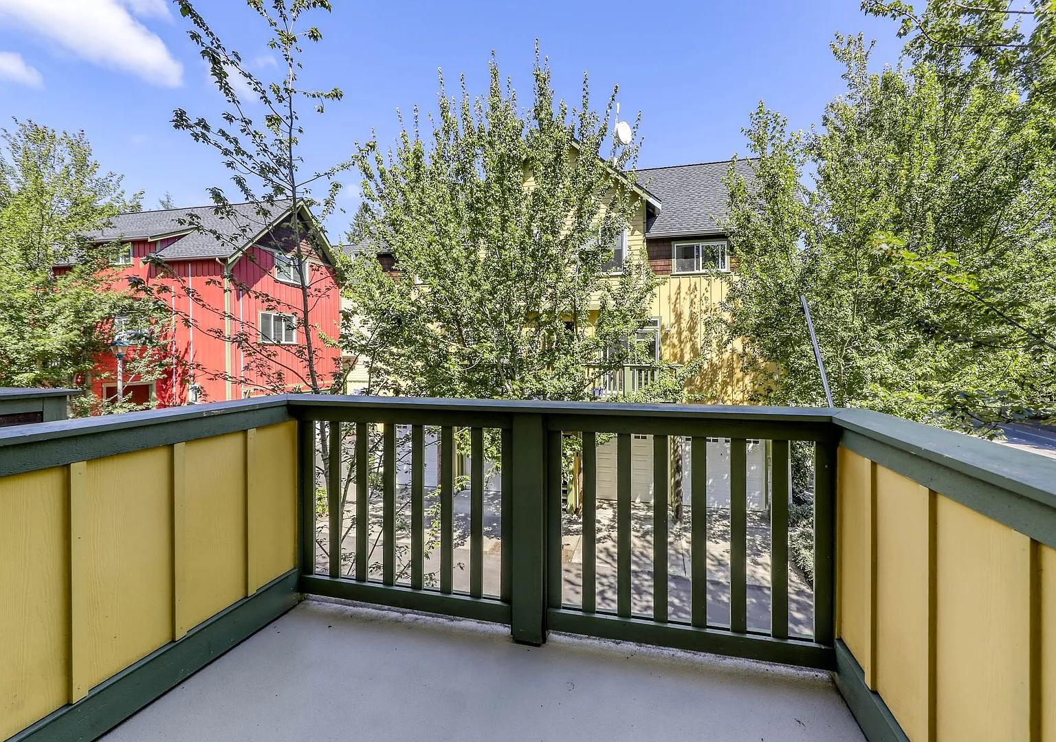 Free Rent for August with 12 month lease - Courtyards Condominium unit in Town — Photo 3