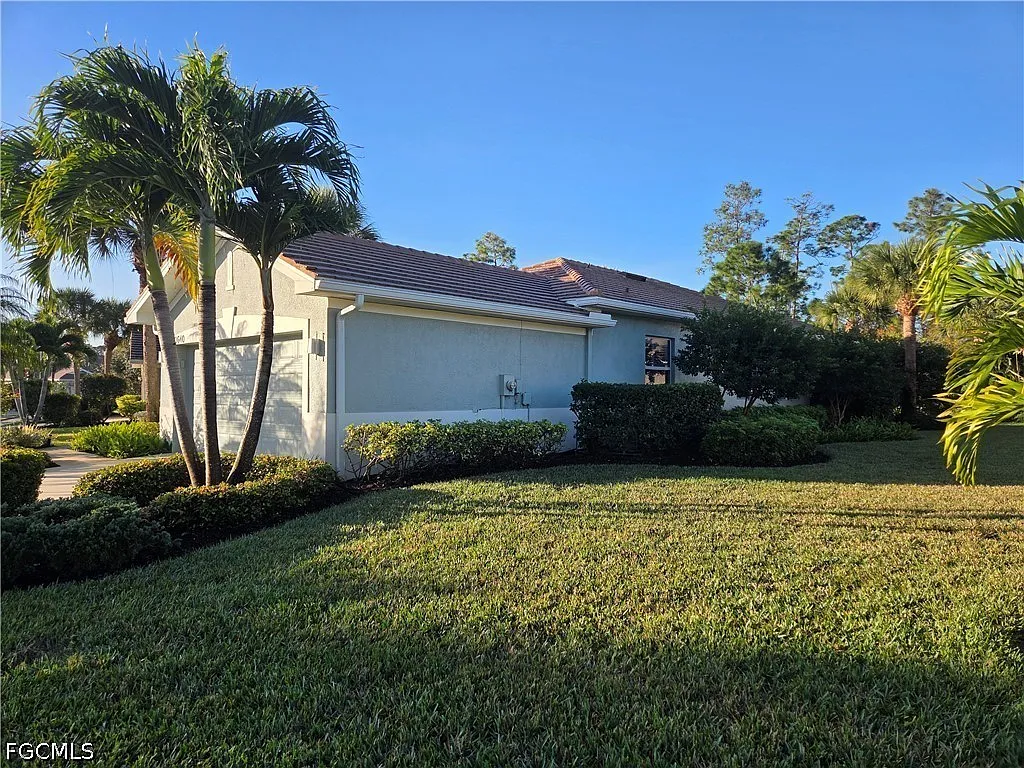 Building Photo - 10640 Camarelle Cir