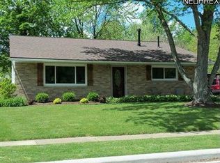 383 Charring Cross Dr, Munroe Falls, OH 44262