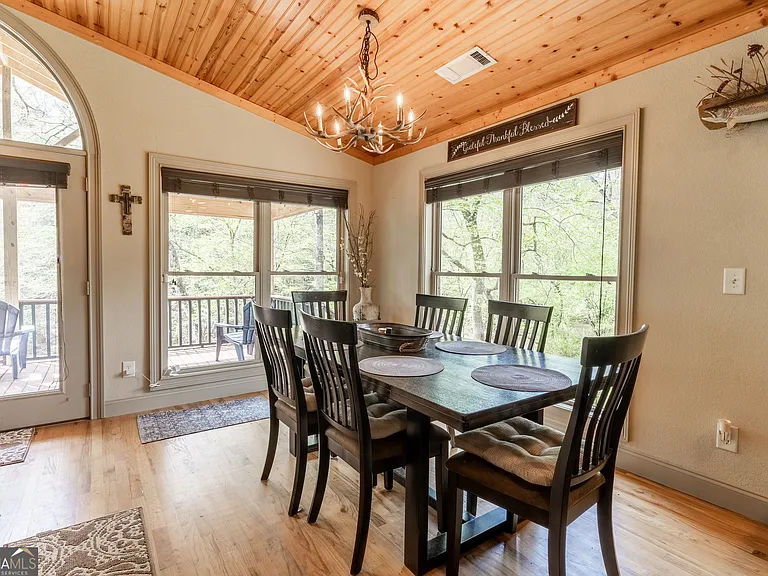 597 Meadow Brook Ln — Photo 14