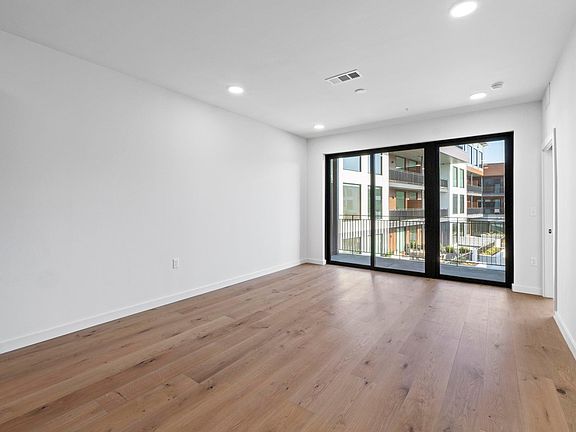 5th image of 2209 S 1st St #332