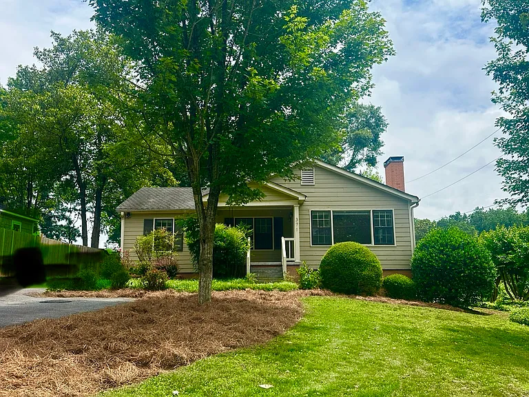 371 Cascade Dr NW — Photo 2