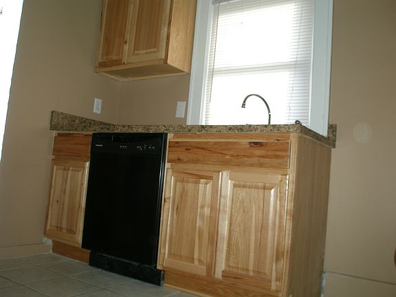 5th image of 643 Lincoln Ave