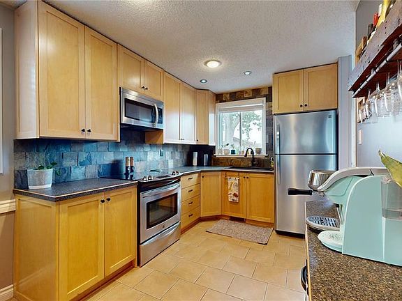 5th image of 1027 Dorothy St