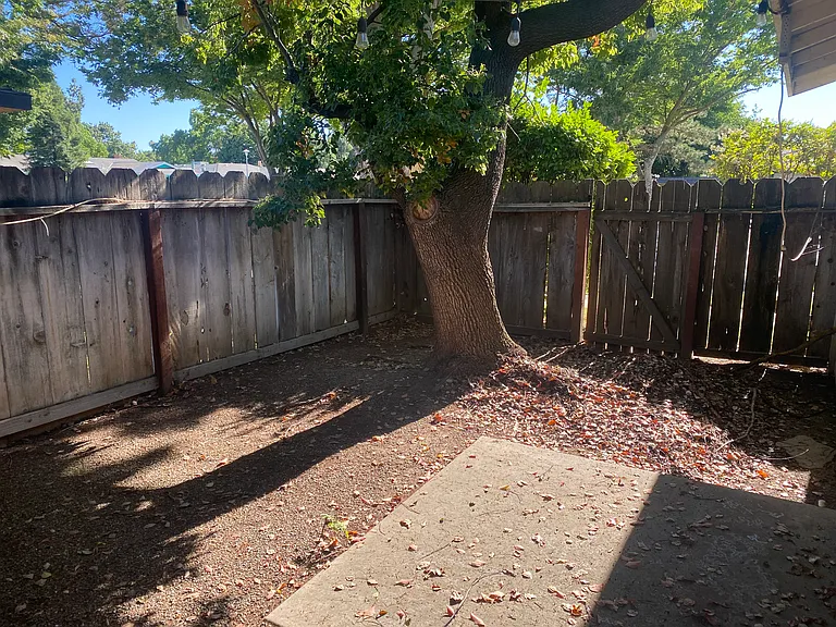 676 Yosemite Ave — Photo 17