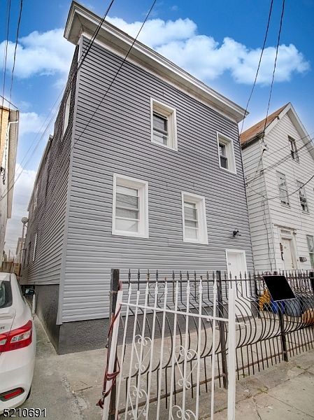 1st image of 154 Verona Ave