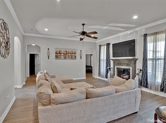 4th image of 752 Fir Wood Ln