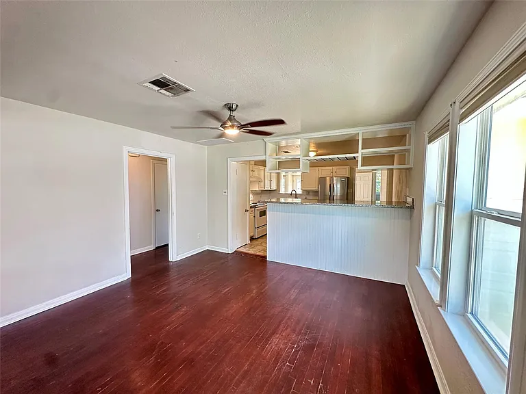 5222 Avenue O — Photo 5