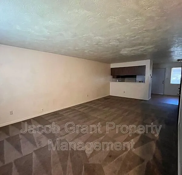 735 Whittier St — Photo 2