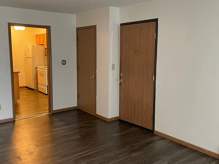 612 E Court St #9 — Photo 6