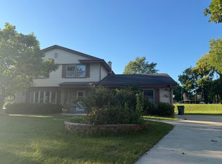 4666 Skylark Ln, Greendale, WI 53129