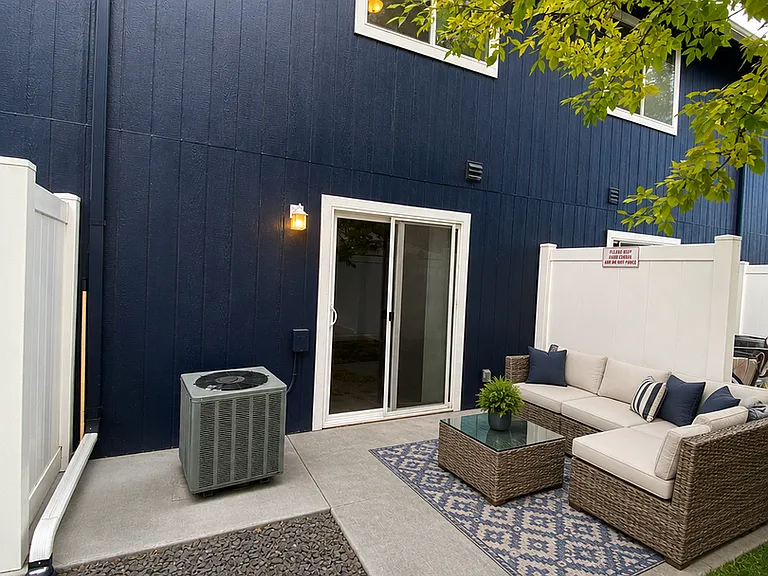 1603 Perry St — Photo 3