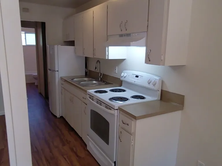 West Slope Apartments — Photo 10
