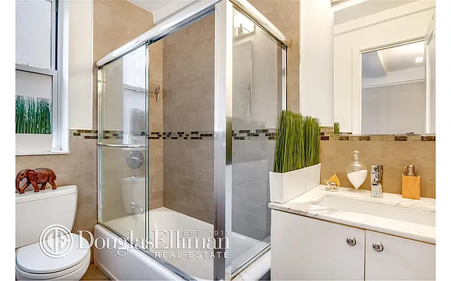 Rented by Douglas Elliman | media 32